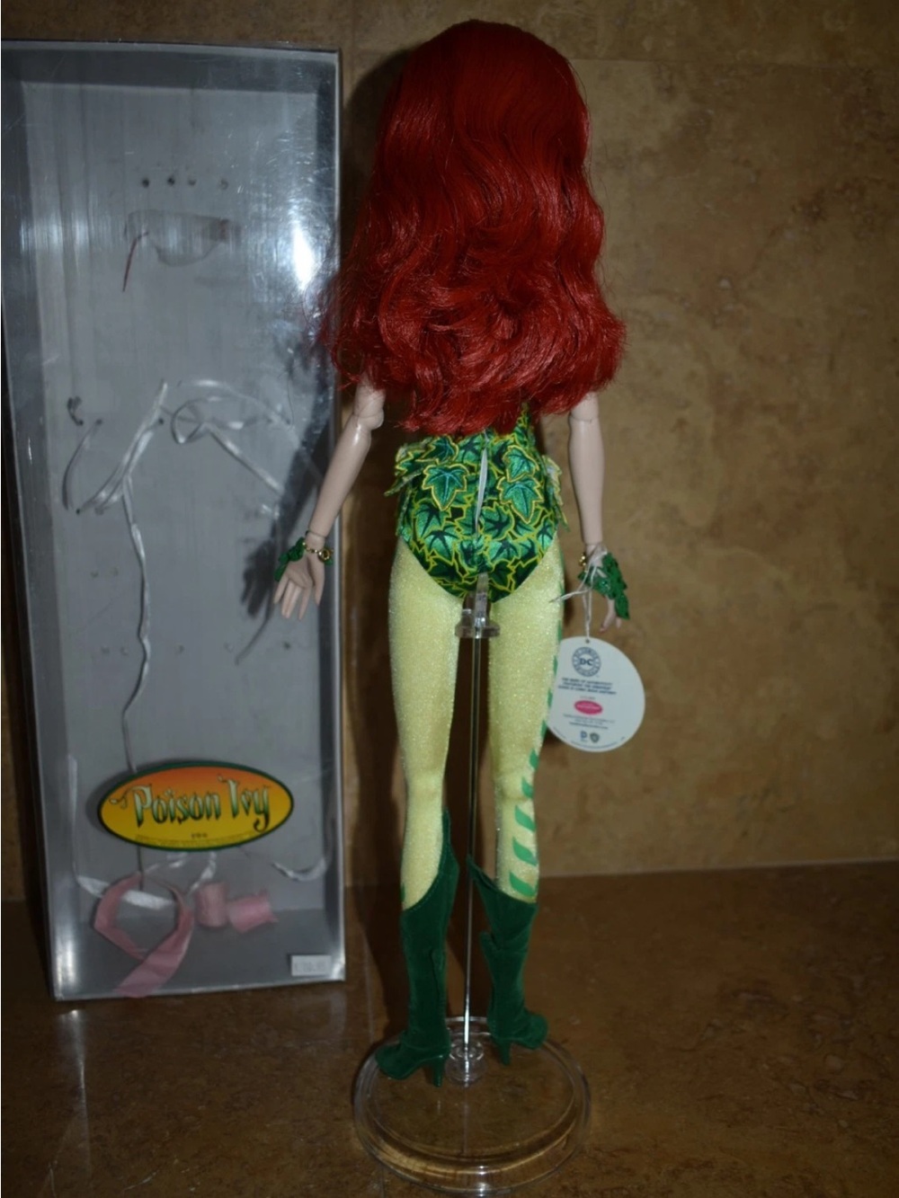 Madame Alexander X DC COMICS LIMITED EDITION 17" DOLL FIGURE BATMAN POISON IVY - Picture 9 of 12
